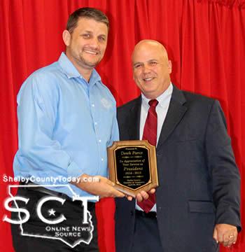 Receiving the Past President Award was Derek Pierce, 2015 Chamber of Commerce President. Presenting Pierce with his award was Jim Sawyer (right) 2016 Chamber of Commerce President.