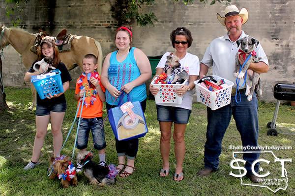 The pet show had several participants who all were awarded with a variety of great prizes.