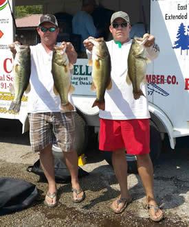 Ricky Sims and Jason Wells with the overall winning stringer of 22.97lbs
