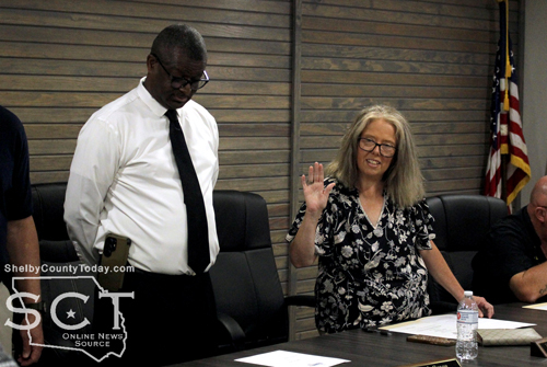 Penny Ramsey is seen taking her oath of office administered by Marilyn Corder, Timpson Municipal Court Judge.